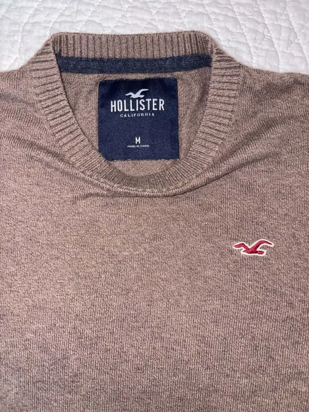 Hollister California Men’s Medium Brown Crewneck Sweater Embroidered Logo